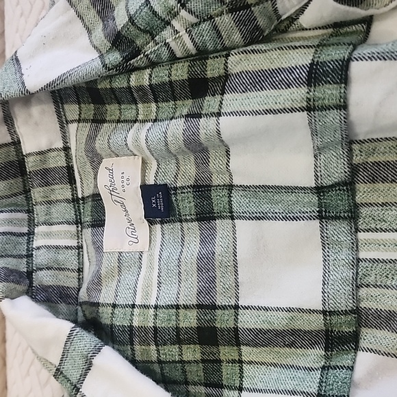 Universal Thread Flannel - Picture 2 of 3